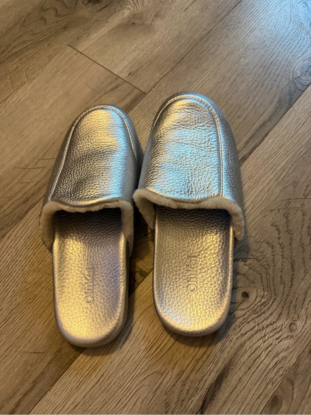 OluKai Konea Size 9